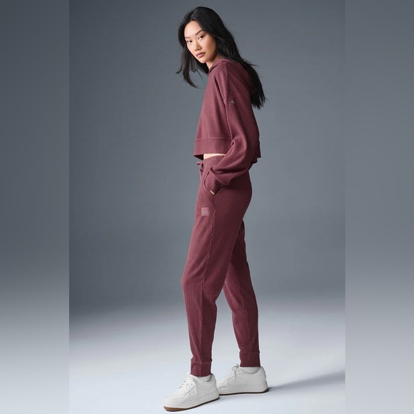 Alo Yoga Muse Hoodie & Pants Set In Burgundy Truffle Size S - Picture 3 of 13